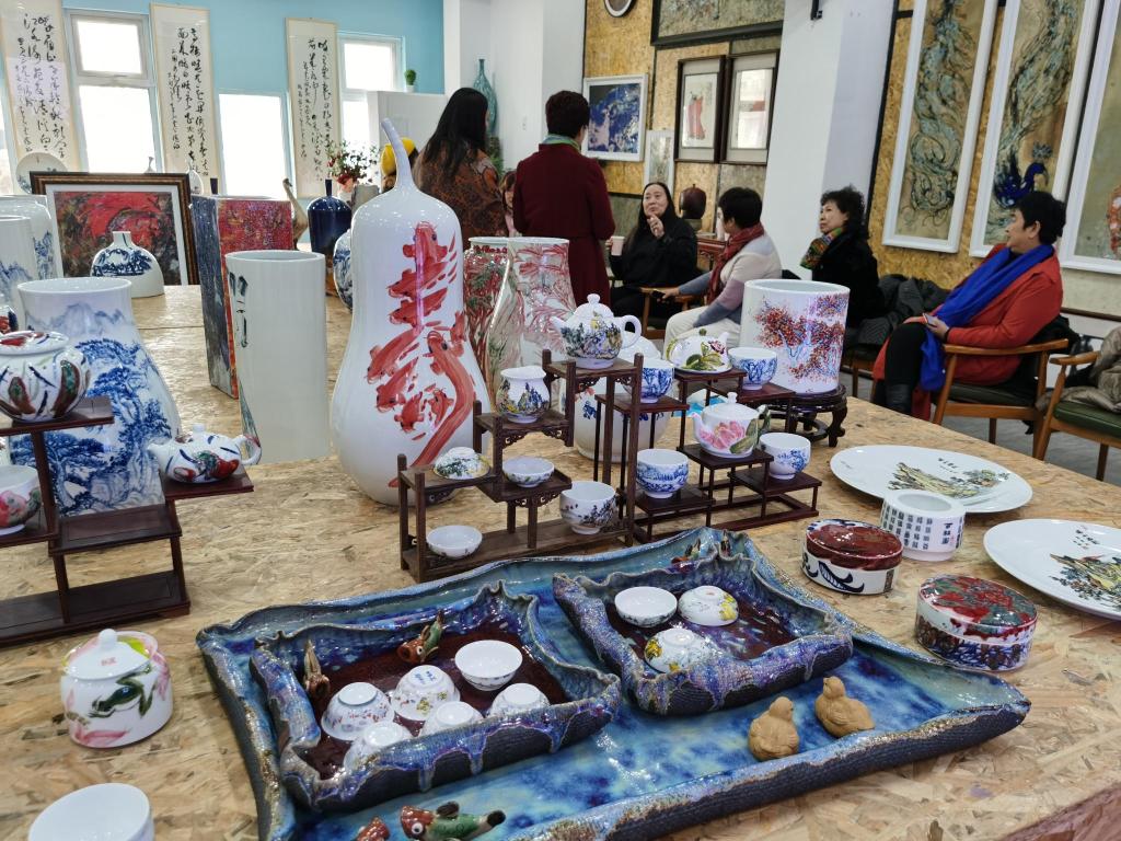 青岛市女书画家协会主办，“让艺术走进生活”新年陶瓷艺术巡展（崂山场）成功举办