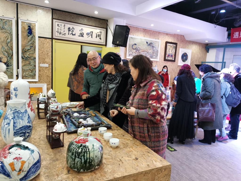 青岛市女书画家协会主办，“让艺术走进生活”新年陶瓷艺术巡展（崂山场）成功举办