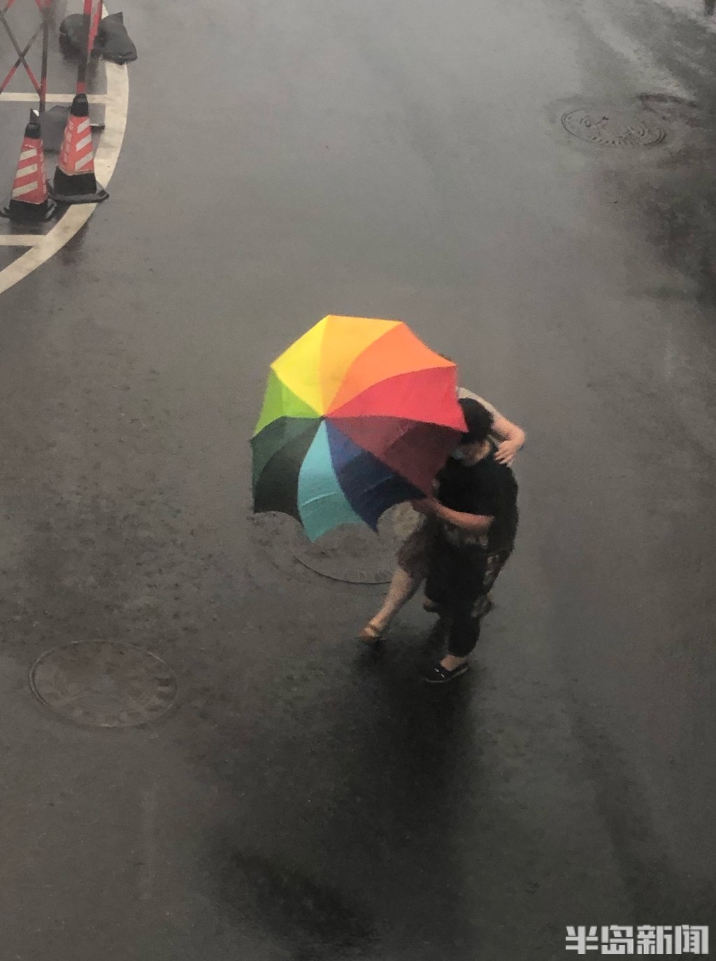 煙花來襲風雨交加