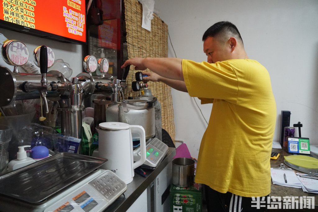 外地客驱车7小时来青岛啤酒屋“寻味”，大家为啥好喝这一口？