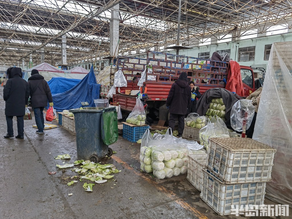 乐鱼体育雪后“菜篮子”稳不稳？记者实探：批发市场进货量平稳有些蔬菜价格还略有下降(图2)