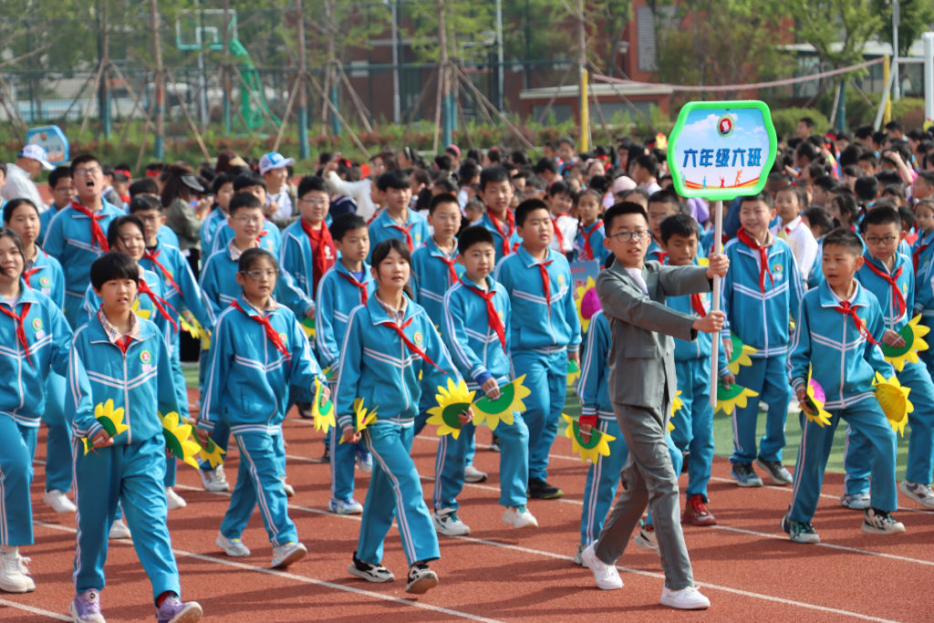 2024年4月，举行党建领航 和美育人——2024年春季田径运动会