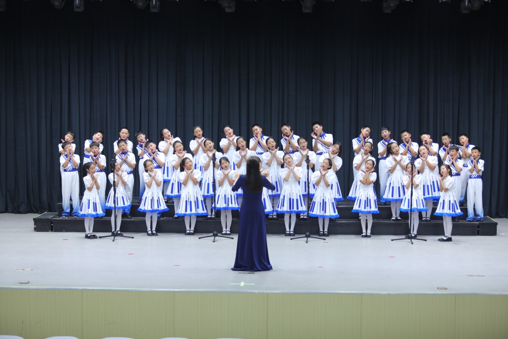 学校合唱社团参加青岛市中小学生艺术节展演