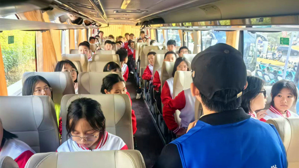 秋意浓 研学兴 城运护航学子游3