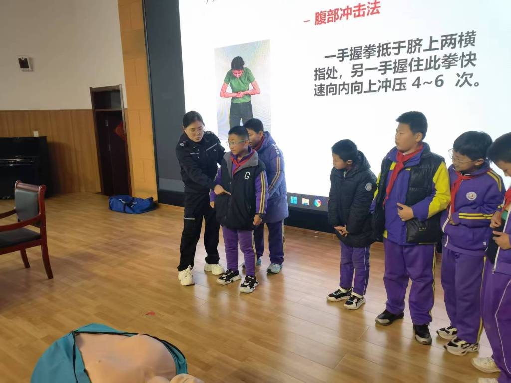 急救知识进学校 (4)