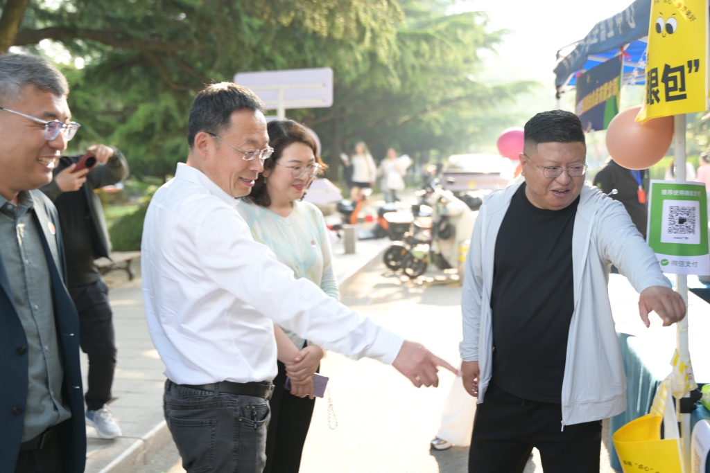 刘恩贤校长走访校友市集1